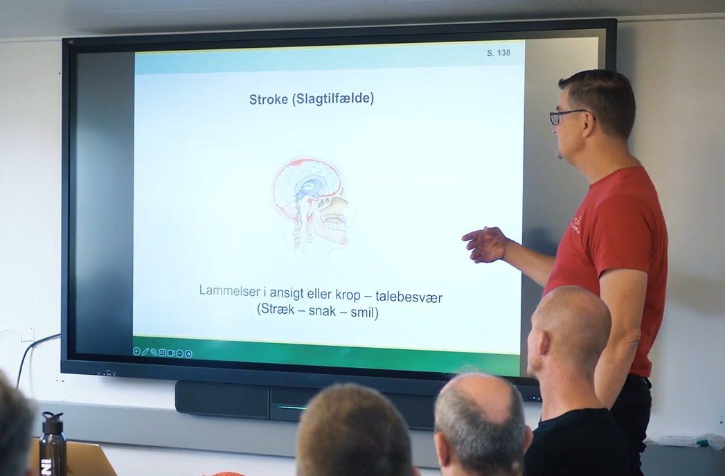 Dennis i kursusundervisning